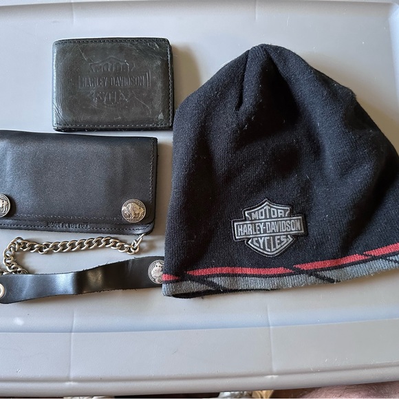 Harley-Davidson Other - Harley-Davidson Black Beanie and Matching Wallet Set with Red Accent